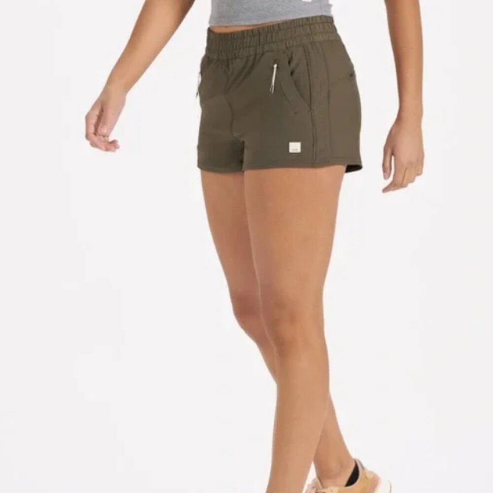 Vuori Dash 3" Shorts - "Oregano" color - Size Medium EUC